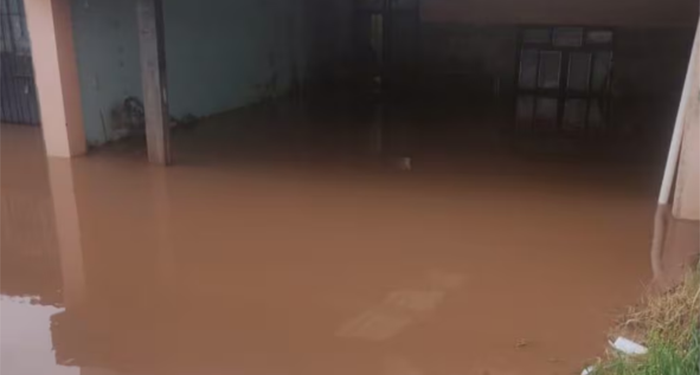 Lluvias dejan inundaciones y causan daño a viviendas de Michoacán 1 Captura de pantalla 2025 08 16 a las 12.48.07 p.m