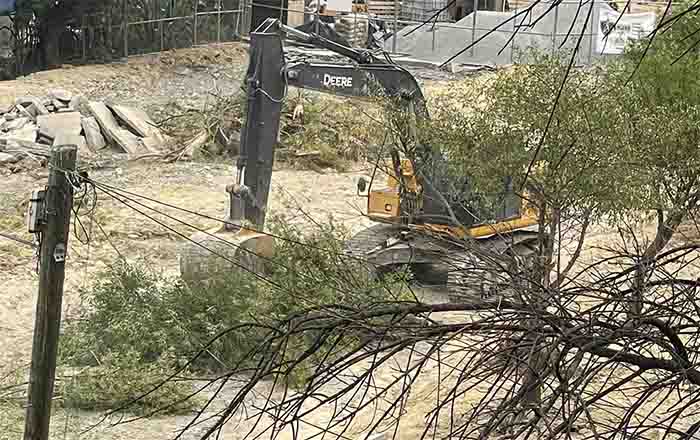 Arranca grúa arbustos en zona de la Y Griega de Monterrey (VIDEO) 1 GRUA 2