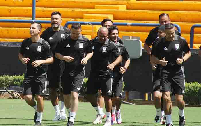 Entrenan leyendas de Tigres y Barça en Estadio Universitario 2 LEYENDAS TIGRES