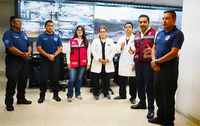 Jesús Nava reconoce a policías que evitaron suicidio 1 SANTA 2