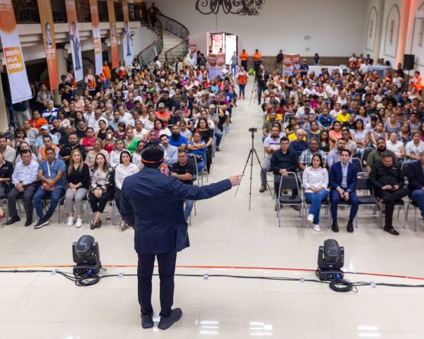 Presenta Félix Arratia ‘Benito ¡a la orden!’, primer chatbot de Juárez para reportes ciudadanos 1 WhatsApp Image 2025 08 04 at 2.44.12 PM 1 e1754341176531