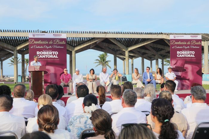 Ciudad Madero rinde homenaje a Roberto Cantoral con la develación de busto en playa Miramar 1 WhatsApp Image 2025 08 07 at 9.16.25 PM e1754623111960