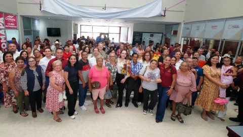 Entrega Carmen Lilia Canturosas y Cabildo 155 pares de lentes 1 WhatsApp Image 2025 08 13 at 1.10.49 PM