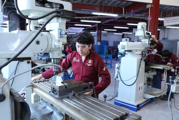 UANL impulsa formación técnica en García 1 maquinas y herramientas 1 e1756345505167