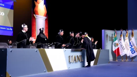 Reconoce UANL mérito académico de egresados de preparatoria y facultad 2 0E9A5879700