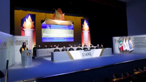 Reconoce UANL mérito académico de egresados de preparatoria y facultad 4 0E9A5992700