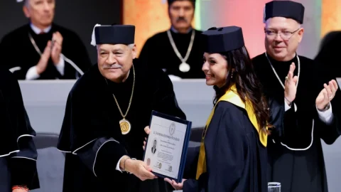 Reconoce UANL mérito académico de egresados de preparatoria y facultad 8 IMG 0261700
