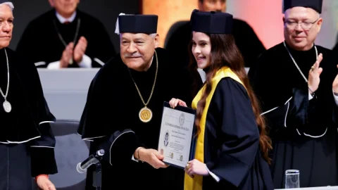 Reconoce UANL mérito académico de egresados de preparatoria y facultad 9 IMG 0263700