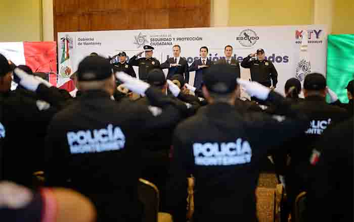 Otorga Monterrey 37 ascensos a policías y tránsitos 1 adrian 2