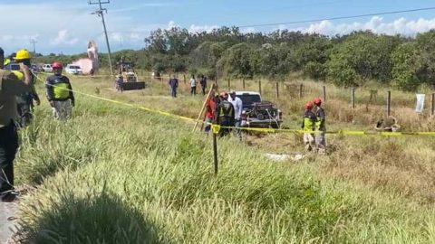 Quedan trabajadores de COMAPA Padilla atrapados en cárcamo 3 car