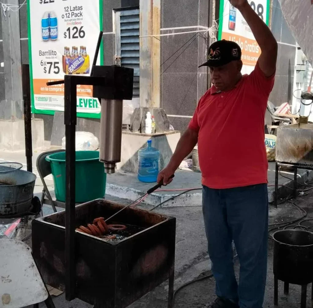 Fiestas religiosas, esperanza para comerciantes ambulantes 3 552661447 1655118239192718 8581575912201179230 n