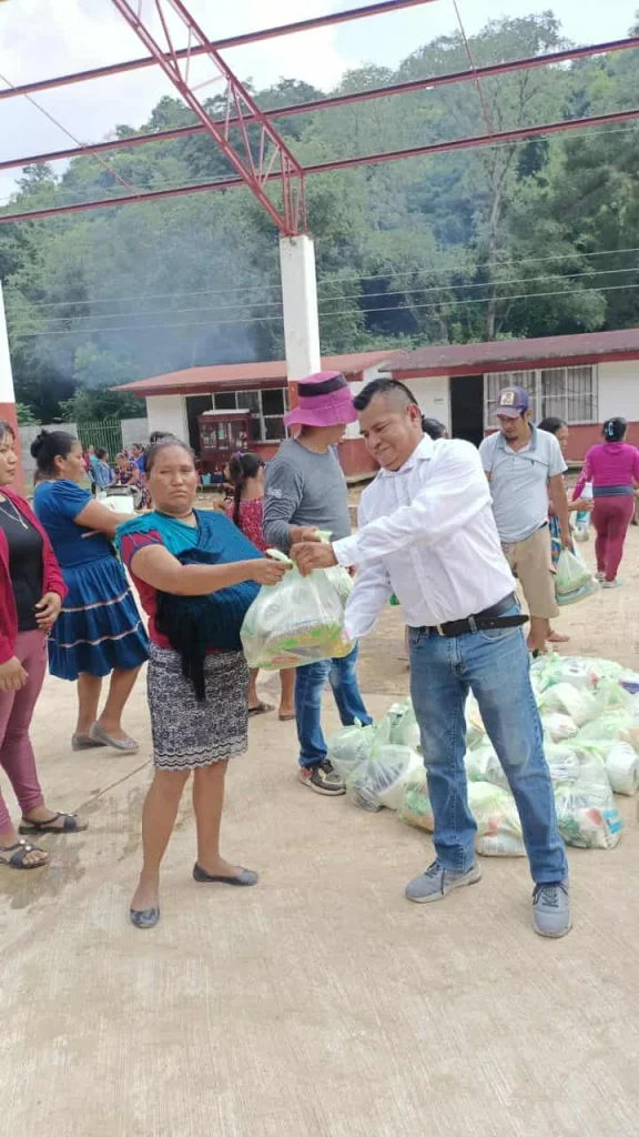 Llevan más ayuda a comunidades de Veracruz e Hidalgo 2 566505535 3738162249819740 4813718821239952665 n