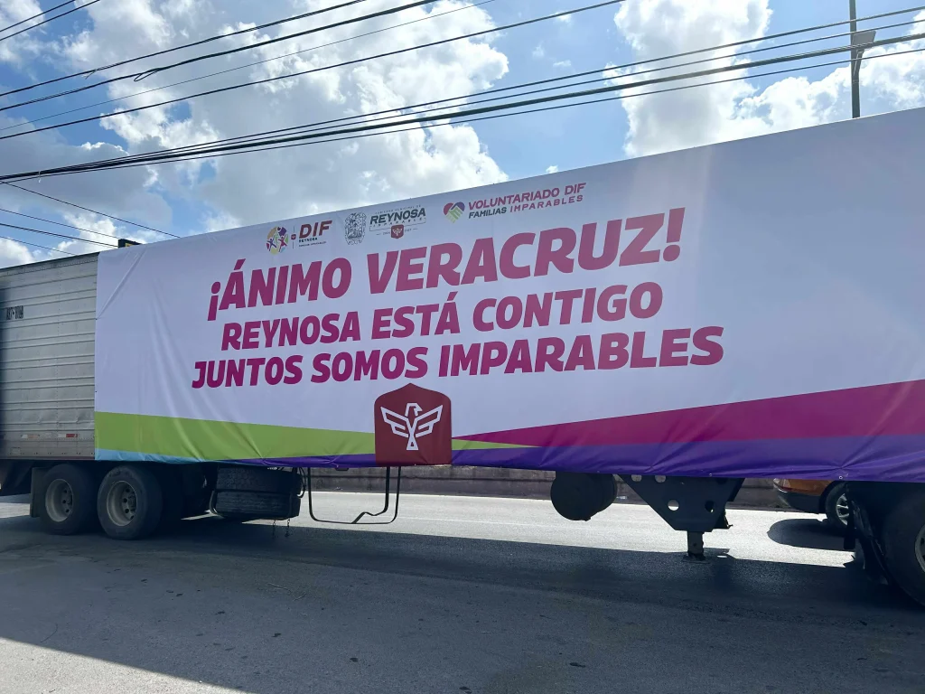 Envía DIF Reynosa dos camiones más con víveres para damnificados en Veracruz 4 566758739 1864717344401858 6013361971041124491 n