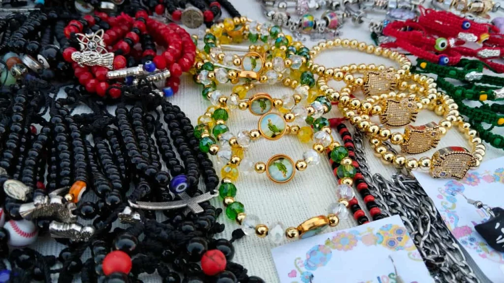 Fiestas religiosas, esperanza para comerciantes ambulantes 2 567232079 812967931346259 9089242308365946460 n