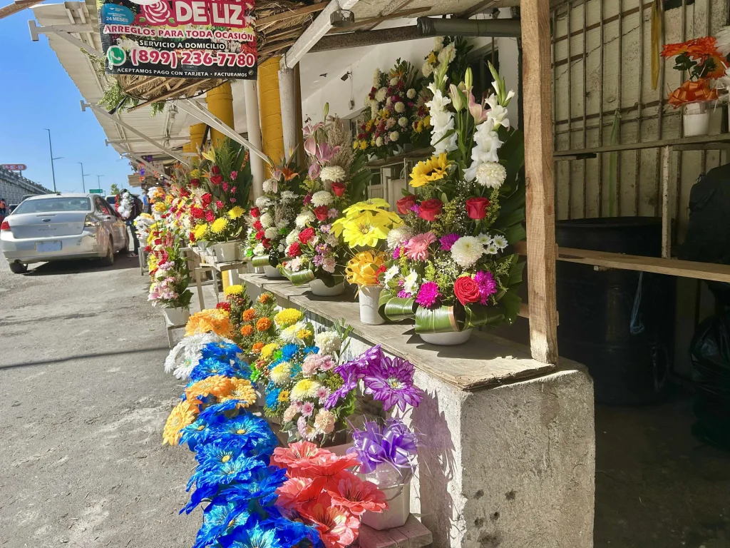 Floristas locales esperan mercancía para iniciar ventas por Día de Muertos 3 568718805 1863390347587215 2127184978205365256 n