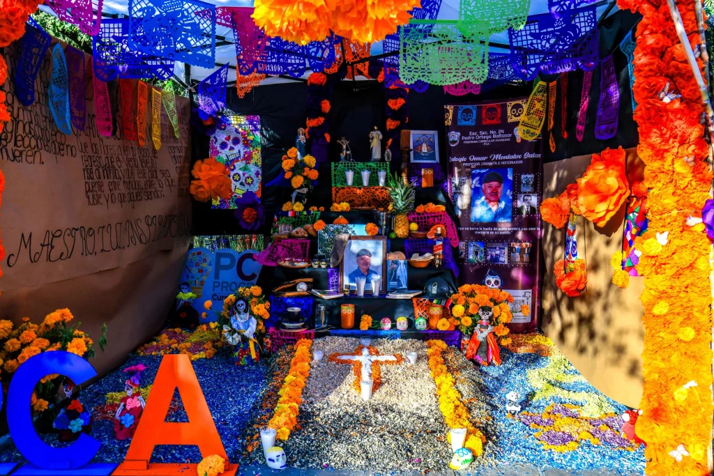 Reconoce David de la Peña altares de muertos elaborados por estudiantes 3 91001180 2401 49ef a424 2b6323a4a041