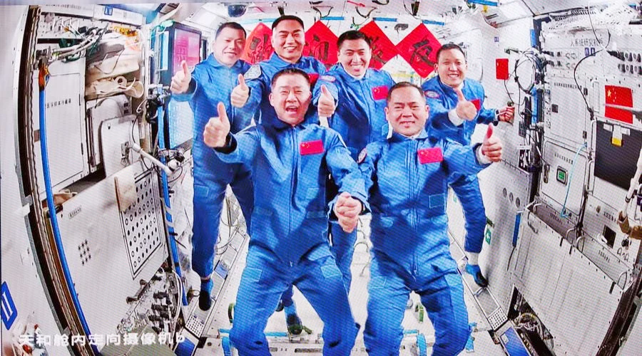 ASTRONAUTAS CHINOS
