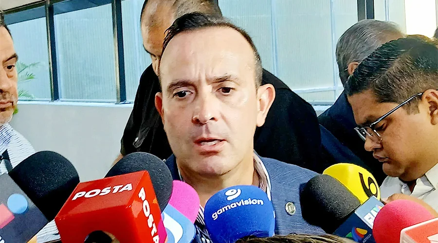 CARLOS DE LA FUENTE