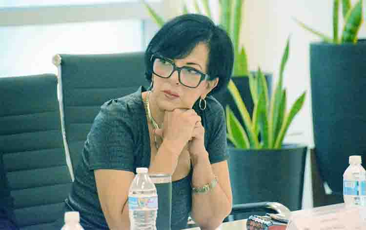 EVA-REYES-1