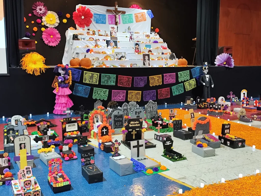 Con mega ofrenda recuerdan a los difuntos en el Colegio Franco 2 b6f0c135 2e54 4f22 9560 34fd5779593b