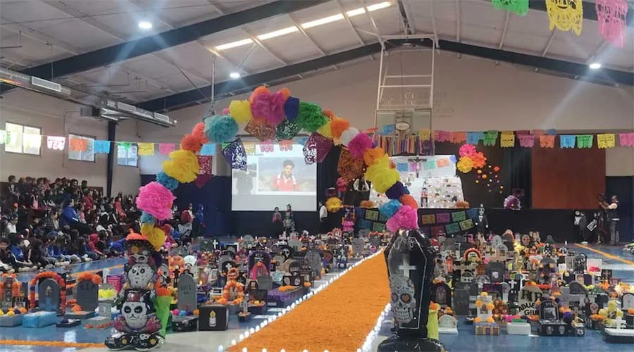 Con mega ofrenda recuerdan a los difuntos en el Colegio Franco 3 muer