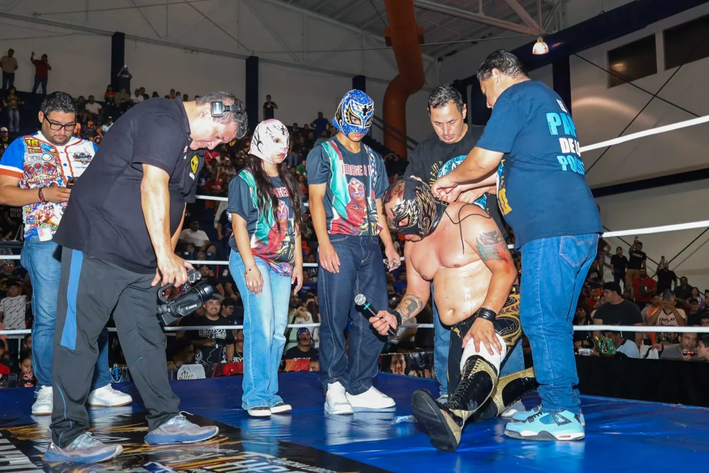 Laredo Kid se lleva la máscara de Imagen Dos en Reynosa 5 566525105 1921153998810331 1013761646216015237 n