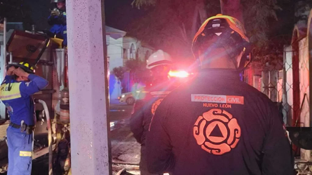 Fuego sorprende a familia mientras dormía en San Nicolás 1 574588667 1533200367816978 1046237867700225348 n