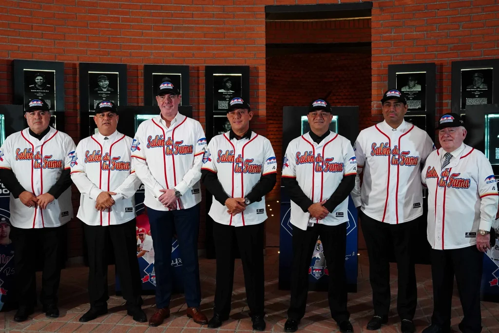 Entronizan a siete inmortales al Salón de la Fama del Béisbol Mexicano 2 575730655 25143829895271104 1795754252688308132 n