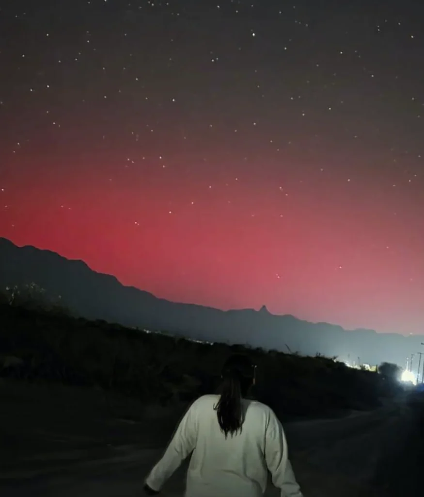 Sorprende aurora boreal en el cielo de Nuevo León 3 582064847 1601101234634443 230066670063752271 n