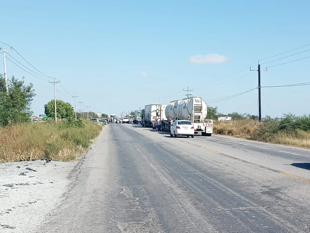 Circulación suspendida en la Carretera Federal 101 por manifestación de productores 1 589742530 25366384353000482 2613658096250574525 n