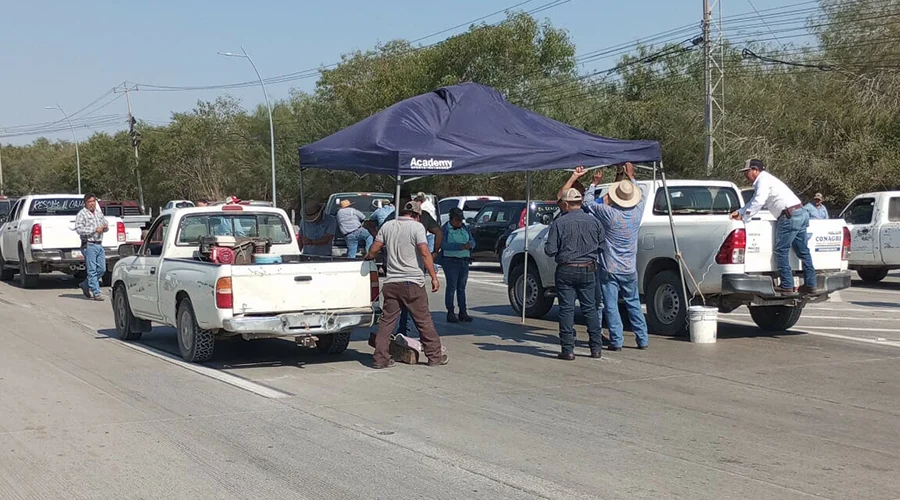 Agricultores mantienen bloqueos; exigen mayores apoyos al campo 1 589966837 2034167797404995 3362028154918938932 n