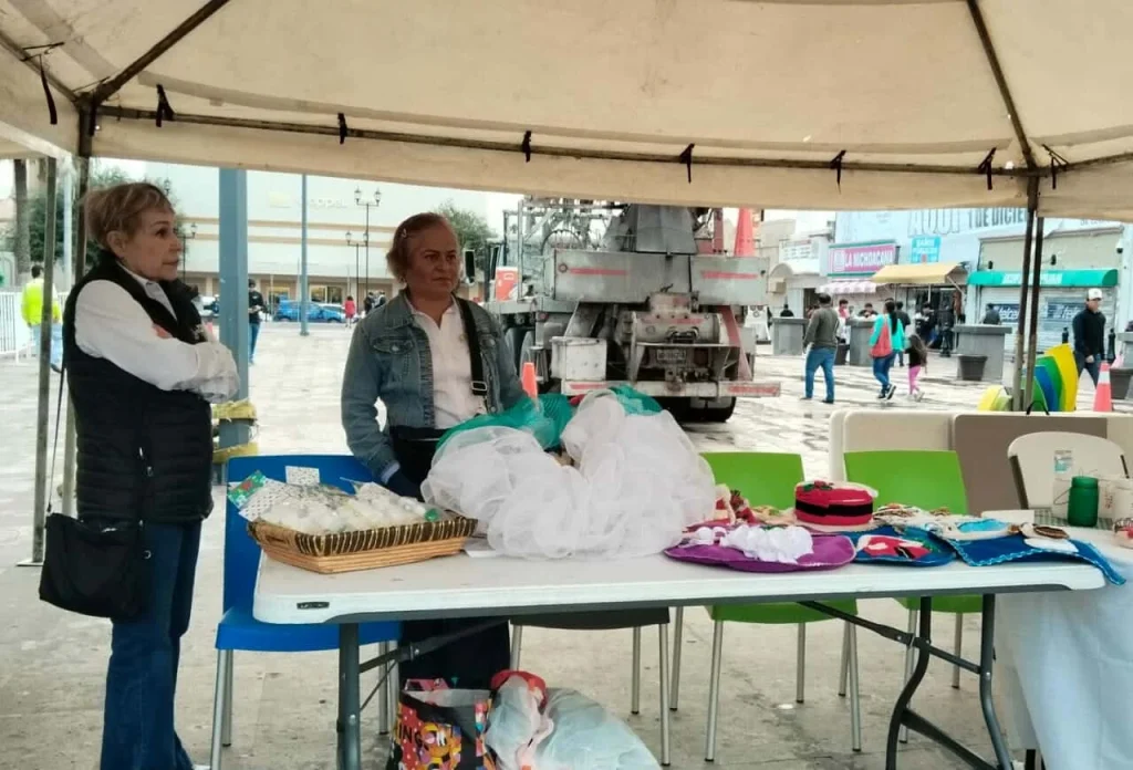 Invitan abuelitos a bazar navideño en plaza principal 3 591672852 1044209454488321 2769182466206708315 n