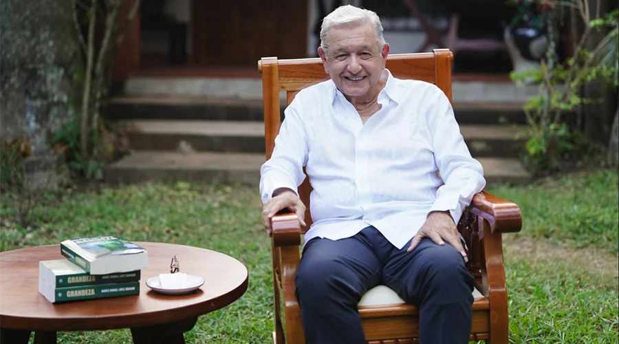 AMLO 77