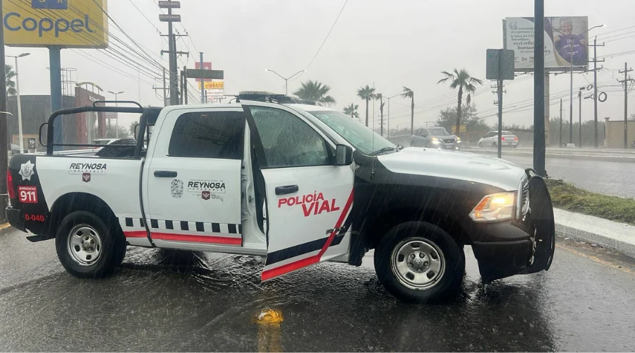 Activan cierres viales por acumulación de agua en Reynosa