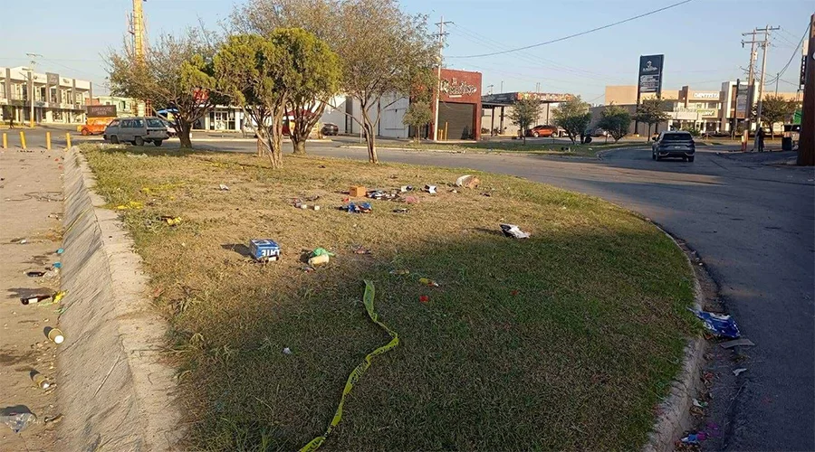 Retiran basura tras festejos de Halloween en rotonda de Las Fuentes 1 BASURA 22