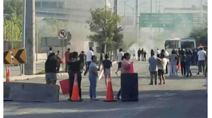 Bloquean Venustiano Carranza por muerte de motociclista en Monterrey 1 BLOQUEO 22