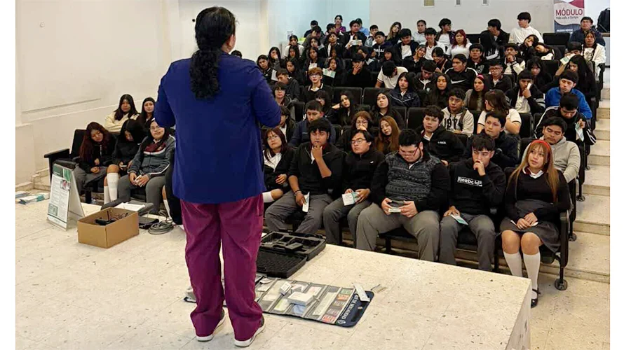 Lleva Injuve pláticas sobre ETS y prevención de embarazo 1 CHARLA 33