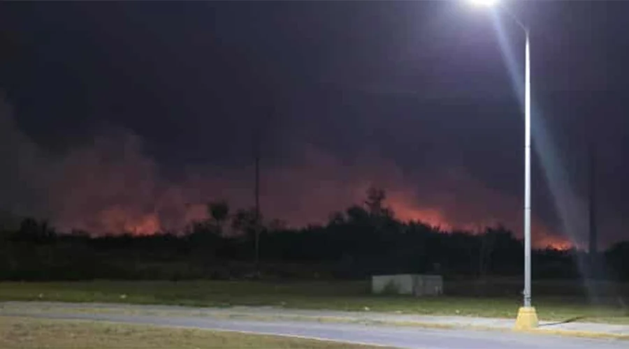 Bomberos sofocan incendio de pastizal en Reynosa (VIDEO) 1 INCENDIO 22