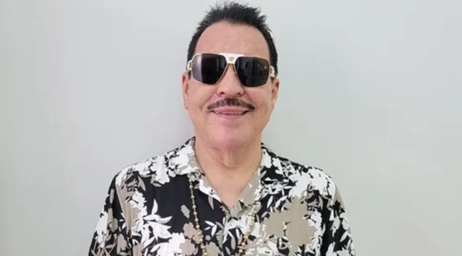 Julio Preciado explota contra empleados de aerolínea y los critican