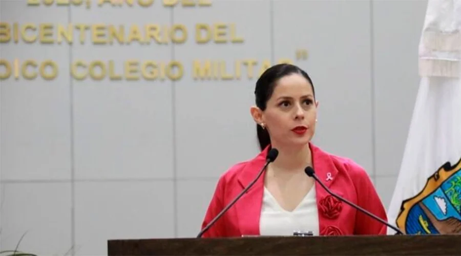 MAYRA BENAVIDES