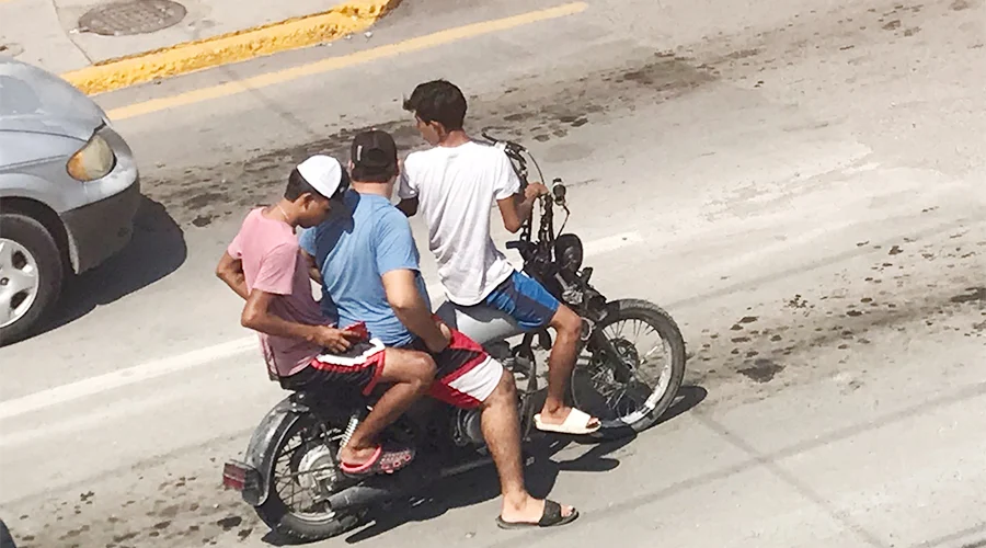 MOTO 99