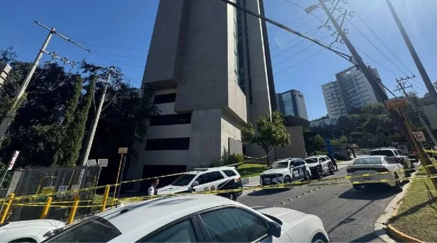 Muere mujer al caer de edificio en San Pedro