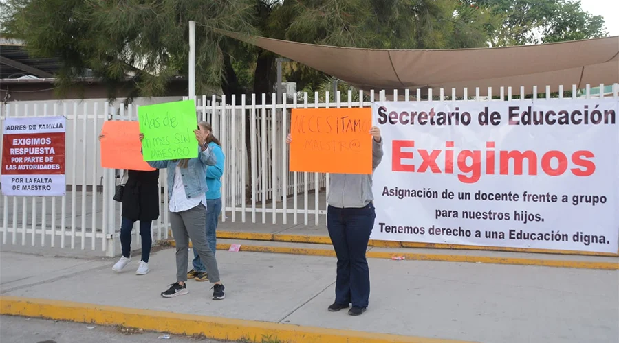 Toman otra primaria en Victoria por falta de maestros 1 PADRES FAM 2