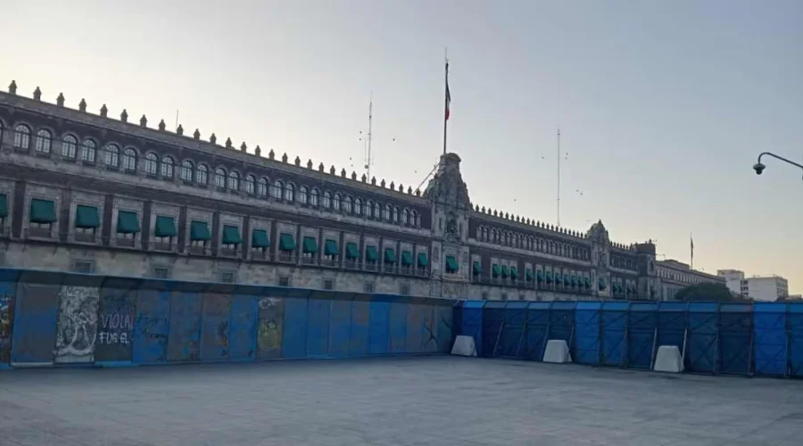 Palacio Nacional y Catedral amanecen blindados con vallas