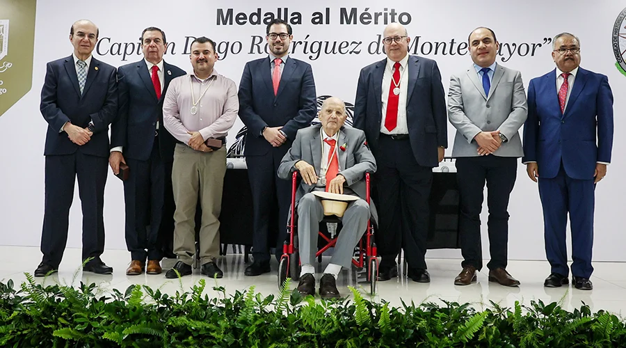 Entregan medalla al mérito a tres destacados santiaguenses 1 SANTIAGO 2