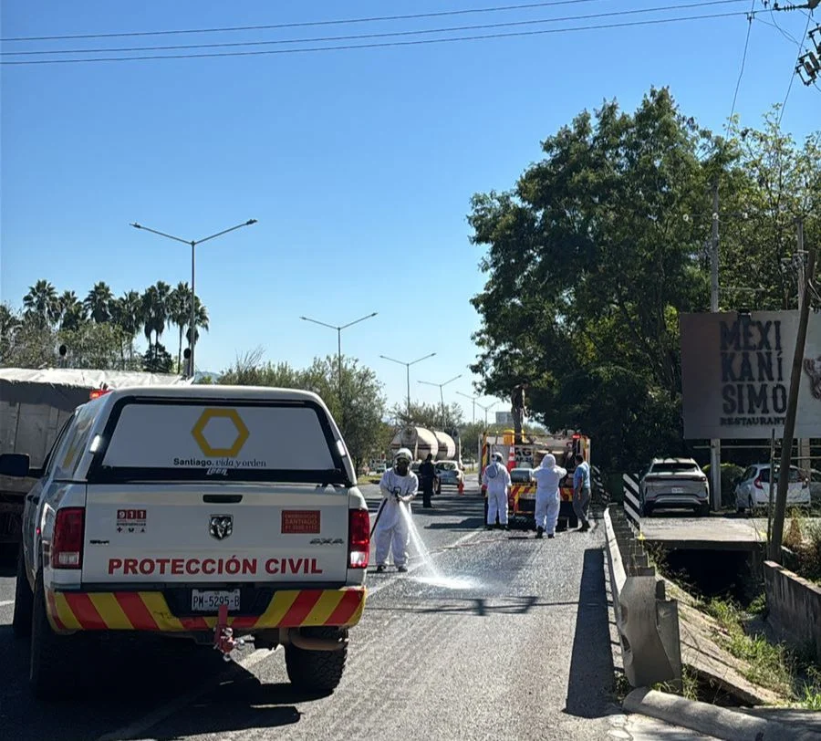Protección Civil Santiago atiende derrame de miel en la Carretera Nacional 1 WhatsApp Image 2025 11 06 at 6.10.30 PM 1