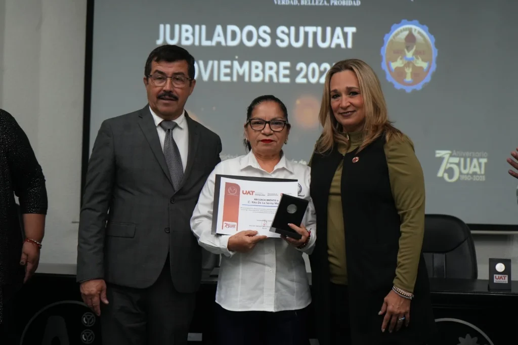 Preside rector homenaje al personal jubilado del SUTUAT 1 WhatsApp Image 2025 11 10 at 4.48.25 PM