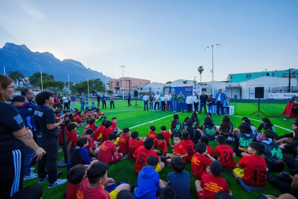Rehabilita Gobierno de Monterrey cancha de fútbol 2 WhatsApp Image 2025 11 12 at 7.19.46 PM 2