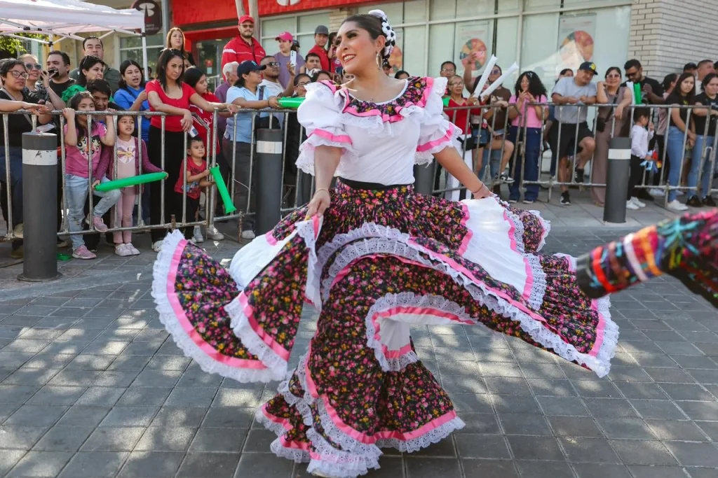 Participan más de 3 mil sampetrinos en el desfile conmemorativo de la Revolución Mexicana 3 WhatsApp Image 2025 11 17 at 1.36.42 PM