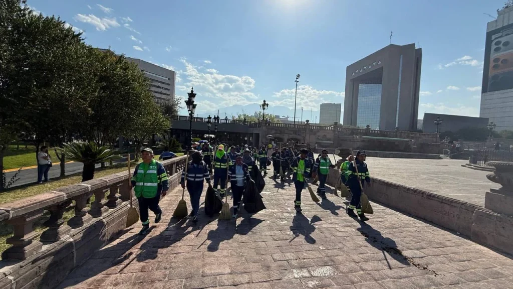 Interviene Servicios Públicos de Monterrey Centro de la Ciudad posterior al Desfile Revolucionario 1 WhatsApp Image 2025 11 17 at 6.40.20 PM 1